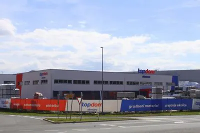 Topdom OBNOVA-Gradbeni center Logatec