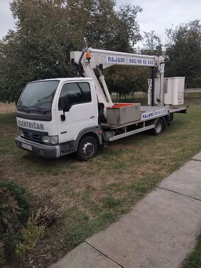 Električar Beograd sa kranom i korpom