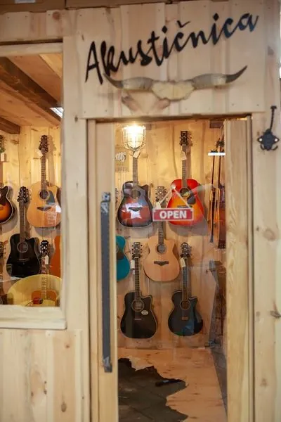 M4 Music Store