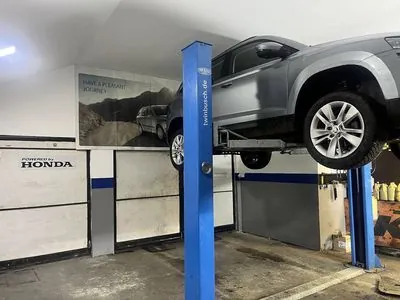 Auto servis Sale